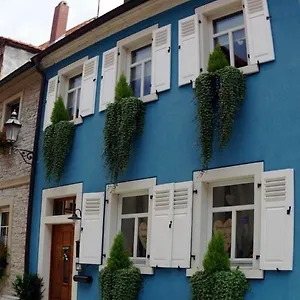  Apartment Finster
